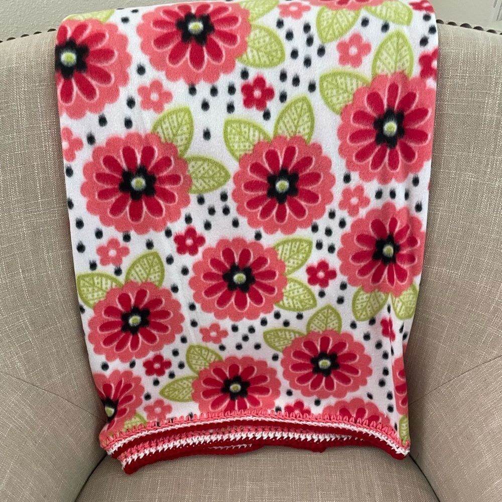 SOFT FLEECE CUDDLE UP THROW IN PINK ON A WHITE BACKGROUND